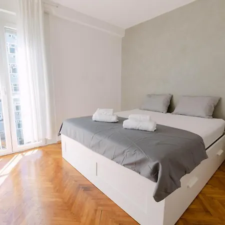 Cozy 2 Bedroom Close To Center 스플리트