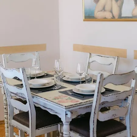 아파트 Cozy 2 Bedroom Close To Center
