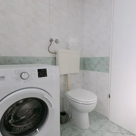 Cozy 2 Bedroom Close To Center * 스플리트