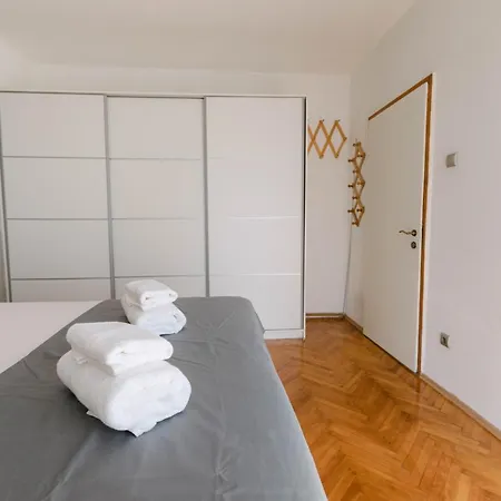 Cozy 2 Bedroom Close To Center Διαμέρισμα Σπλιτ