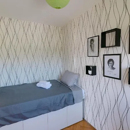 Cozy 2 Bedroom Close To Center Διαμέρισμα