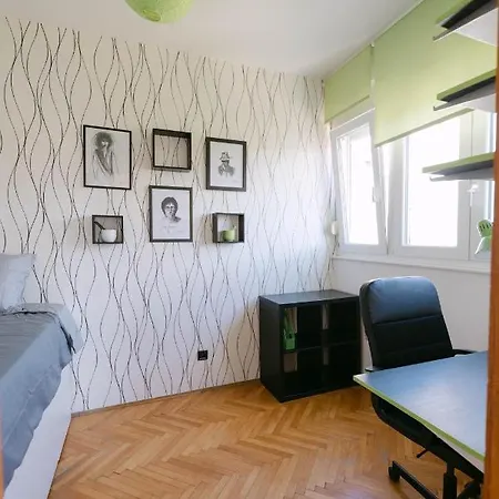 Appartamento Cozy 2 Bedroom Close To Center *
